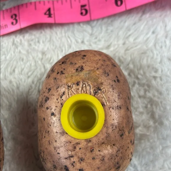 Vintage 70s ceramic set Potato serving dish matching salt and pepper shakers - Picture 6 of 6